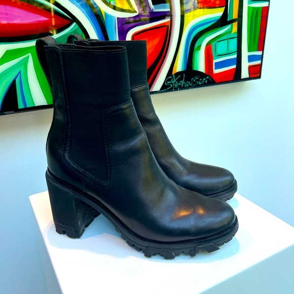 Rag and Bone Black Chelsea Boot size 9, runs small, fits more like an 8.5 - Picture 1 of 8